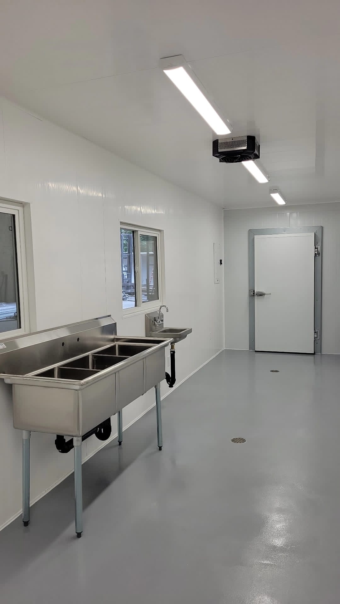 Food Processing Unit With Walk in Cooler - Container Consultants Australia